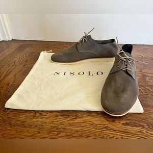 Nisolo Sustainable Men’s Lightweight Flex Derby. Slate grey suede, size 11.